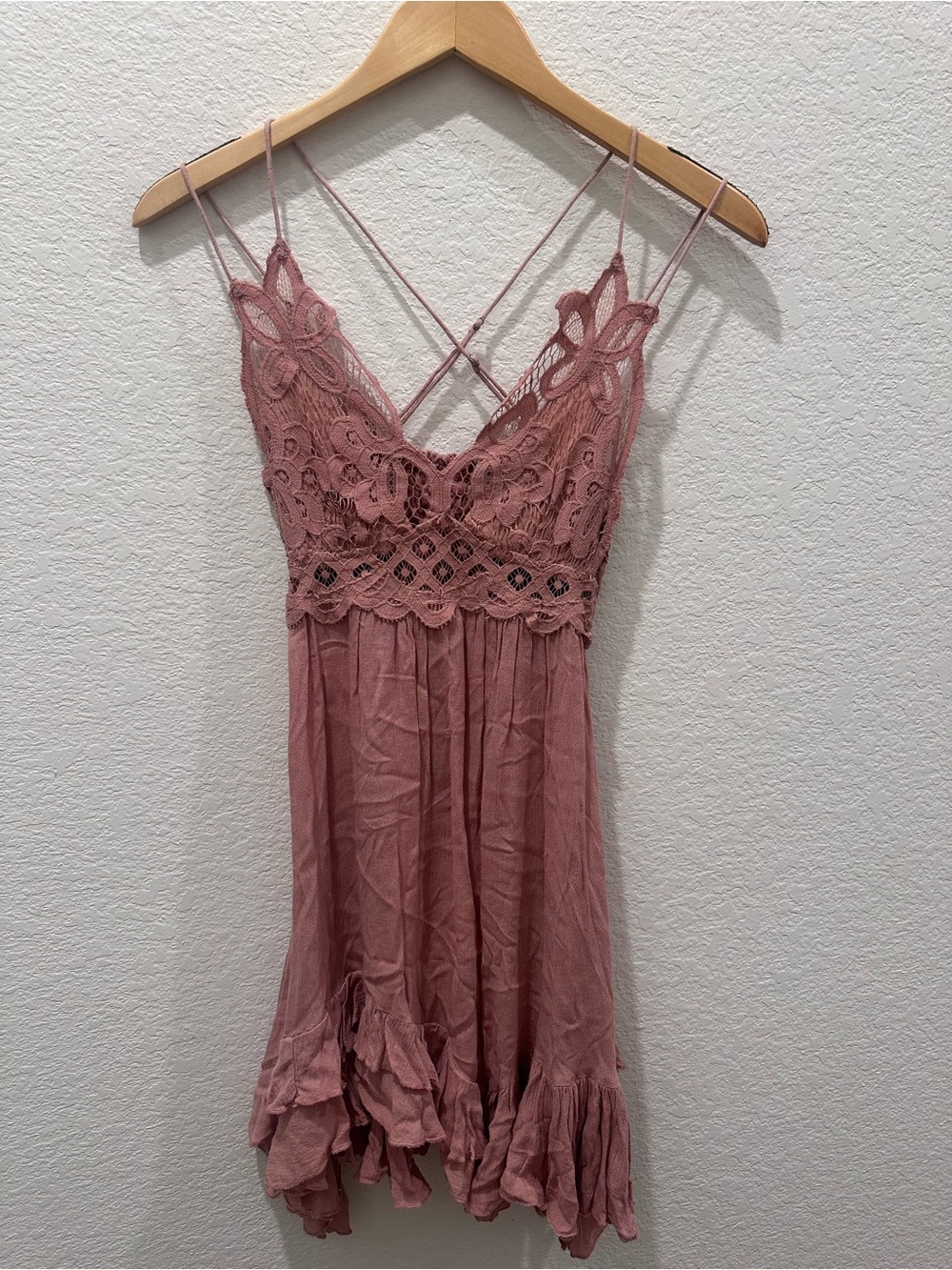 Free people FP one Romantic Lace-Front Spaghetti Strap Mini Dress in Mauve